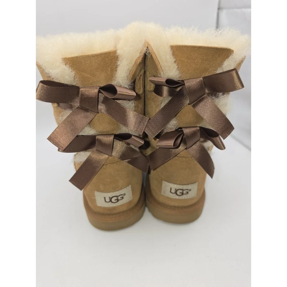 UGG Youth Bailey Bow II Sheepskin Boots Chestnut Size 4 Youth